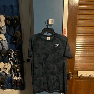 L Gymshark short sleeve shirt